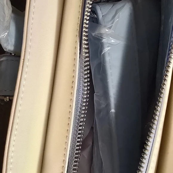 **NEW** Loungefly Disney Mickey & Friends Winter Convert BP/Shoulder/Tote Bag - Picture 8 of 9